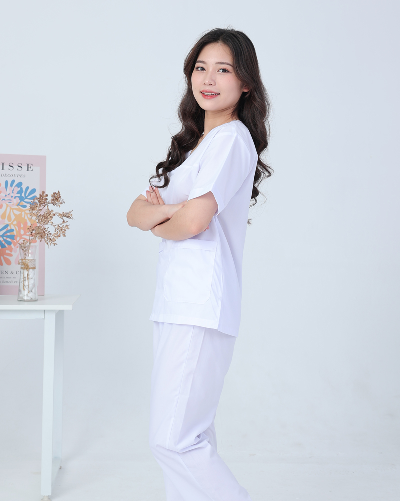 Áo blouse trắng cổ tim phẫu thuật nam nữ cộc tay – áo blu trắng bác sĩ, y tá, dược sĩ cổ tim nam nữ