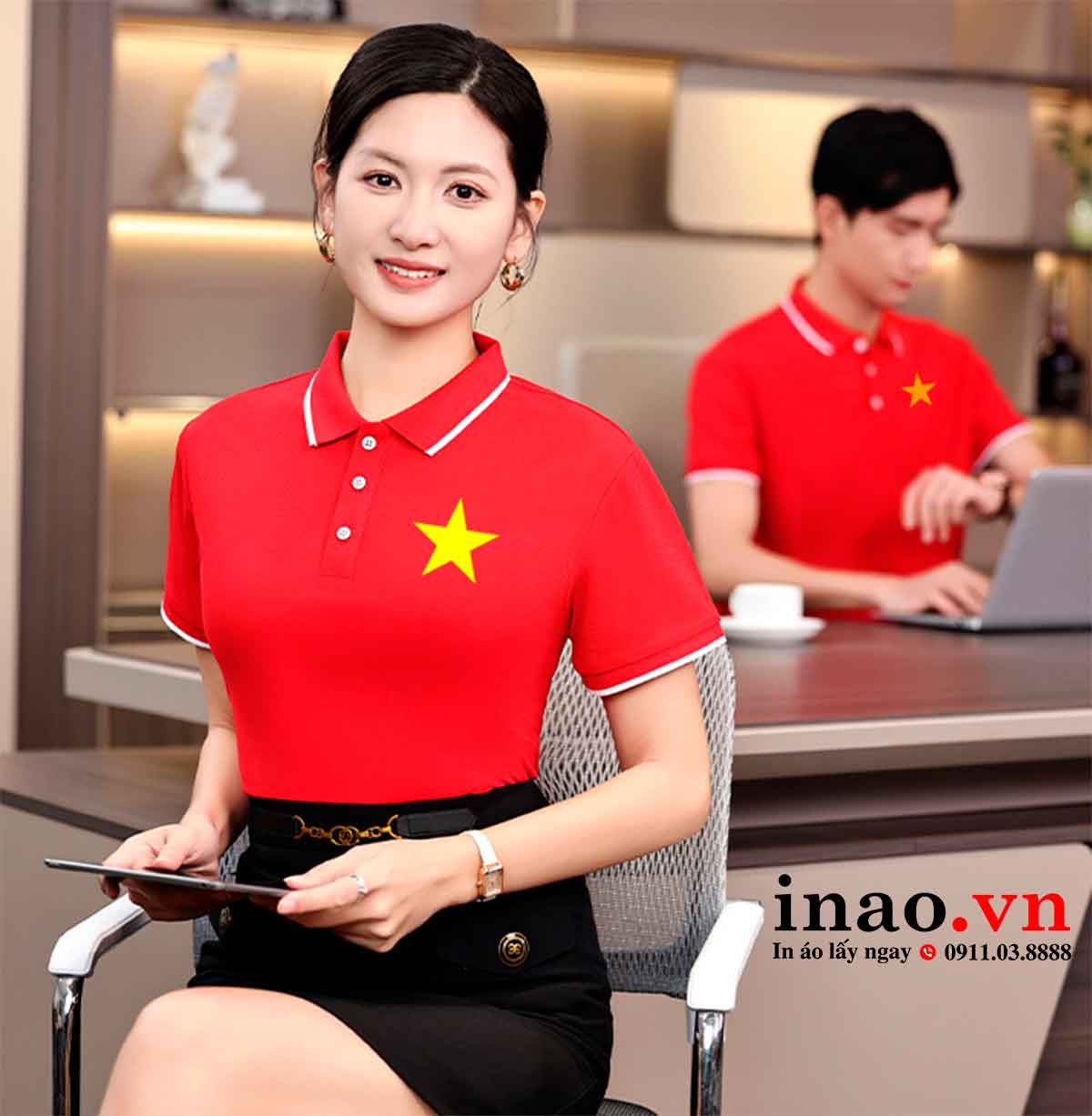 Áo cờ đỏ in ngôi sao vàng lên ngực trái