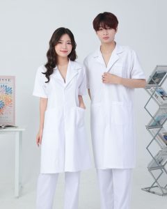 Đồng phục blouse y tế trắng ngắn tay - thanh lịch, chuyên nghiệp