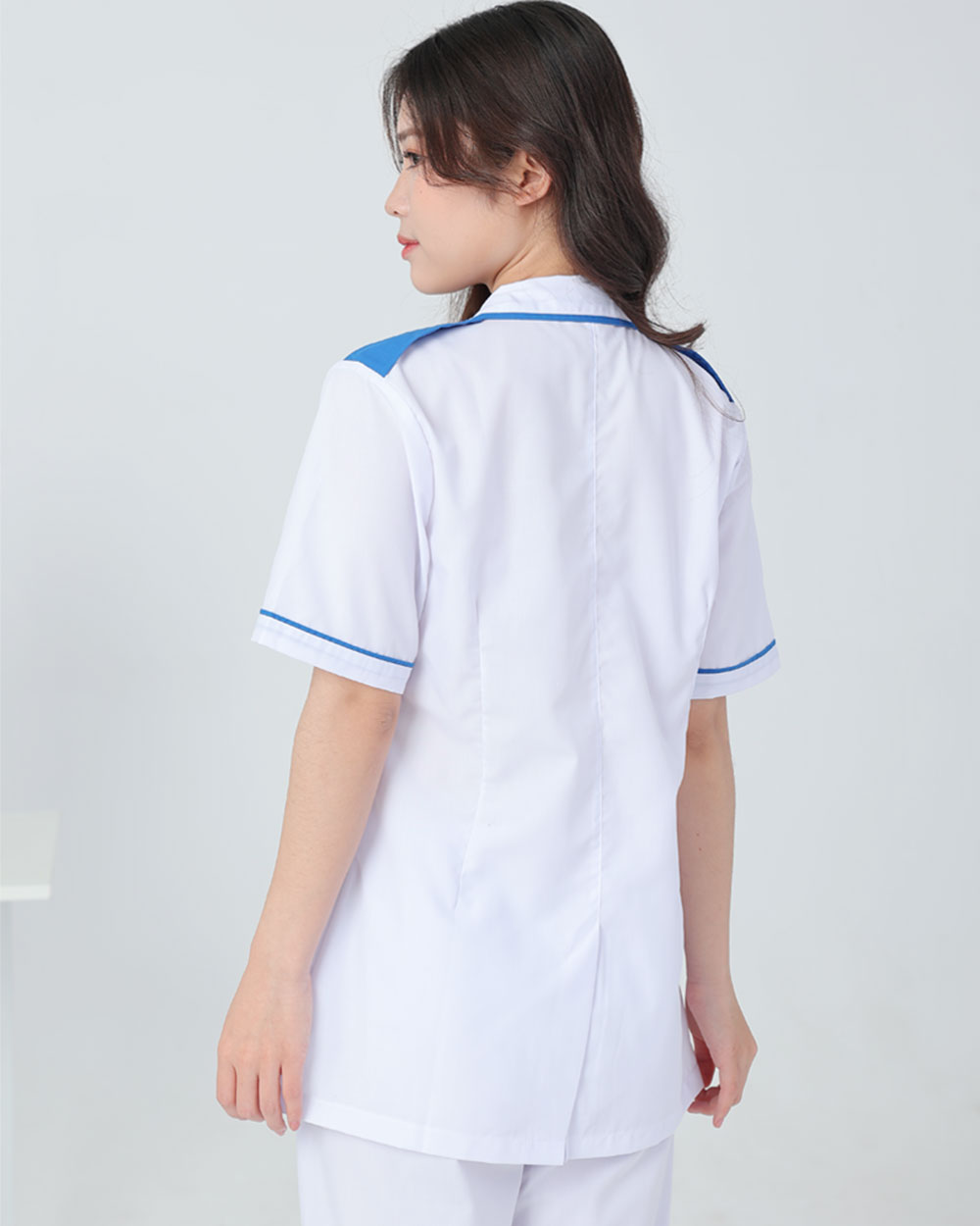 Đồng phục điều dưỡng nữ trắng phối viền xanh