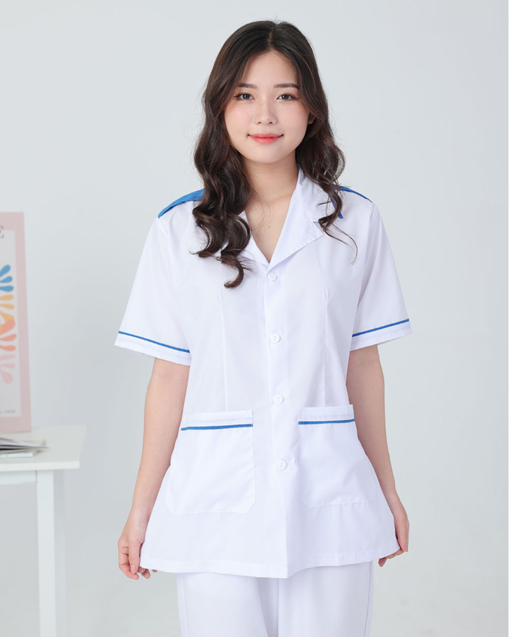Đồng phục điều dưỡng nữ trắng phối viền xanh