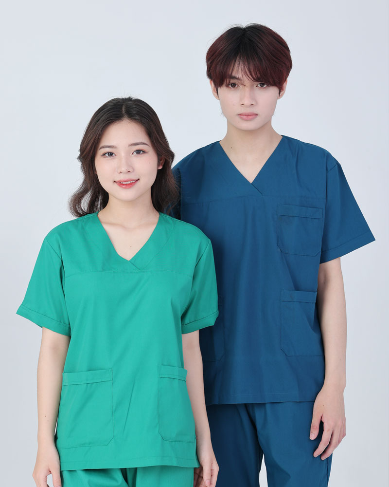 Mẫu đồng phục scrub y tế phối màu xanh ngọc – xanh navy mang đến phong cách hiện đại, chuyên nghiệp và dễ nhận diện trong môi trường y khoa.