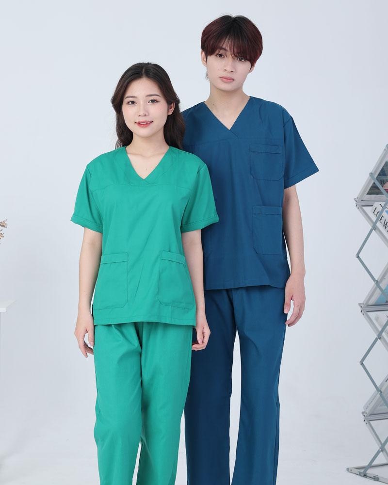 Mẫu đồng phục scrub y tế phối màu xanh ngọc – xanh navy mang đến phong cách hiện đại, chuyên nghiệp và dễ nhận diện trong môi trường y khoa.