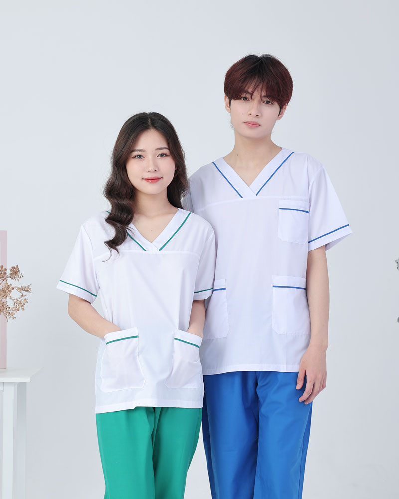 Đồng phục scrub y tế trắng phối viền xanh lá - xanh dương