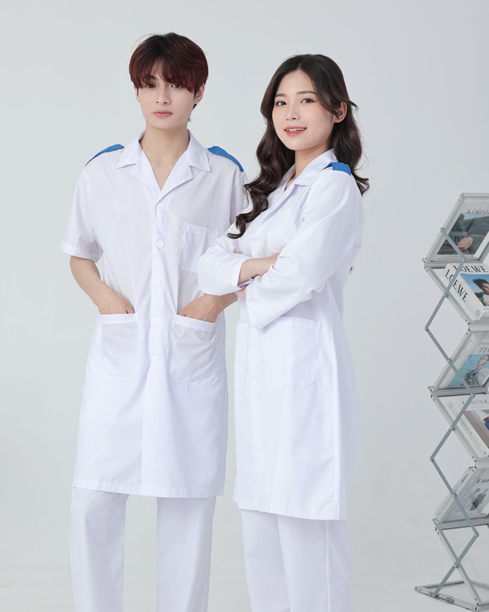 Đồng phục y tế trắng phối vai xanh