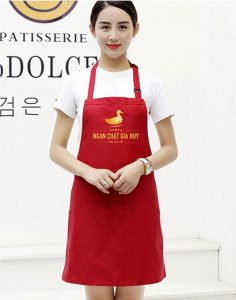 Tạp dề dáng dài màu đỏ Ngan chặt Gia Huy